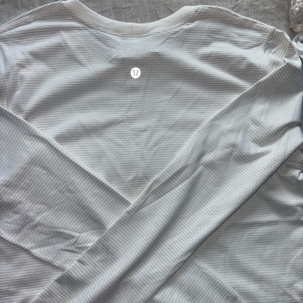 LULU loose fitted white align long sleeve